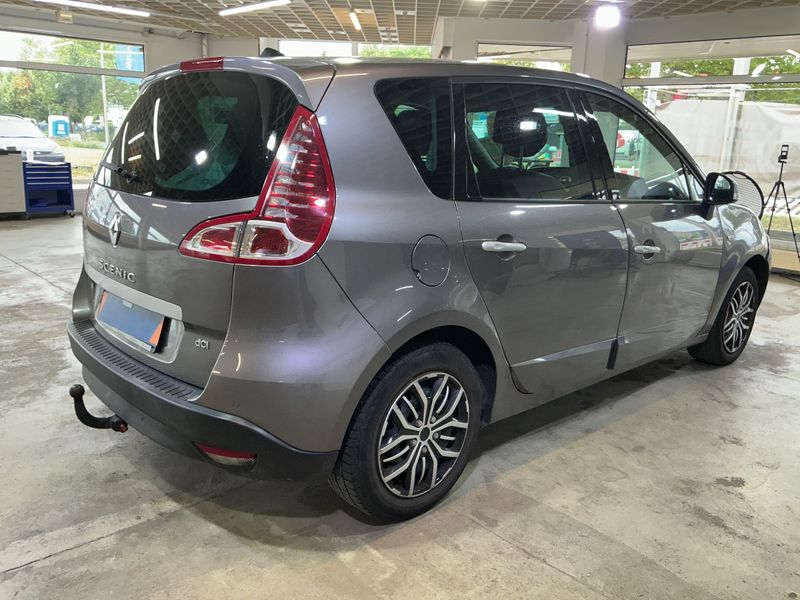 Renault Scenic 1.5 dCi BOSE Edition 2011 – снимка 2