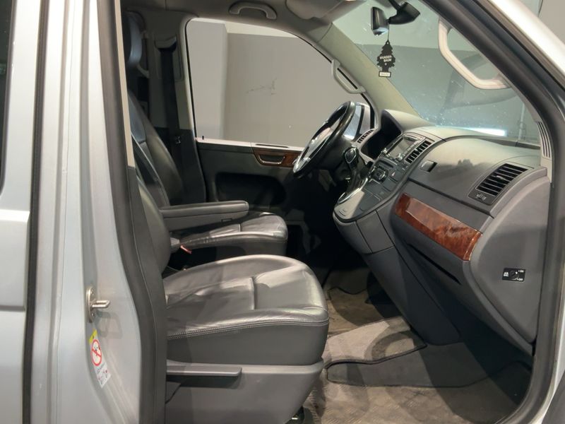 Volkswagen T5 Multivan 2.0 TDI Highline — zdjęcie 11