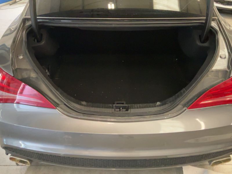 Mercedes-Benz CLA-Klasse CLA 200 d AMG Line — zdjęcie 10