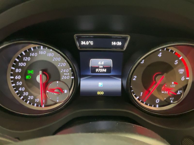 Mercedes-Benz CLA-Klasse CLA 200 d AMG Line — zdjęcie 13