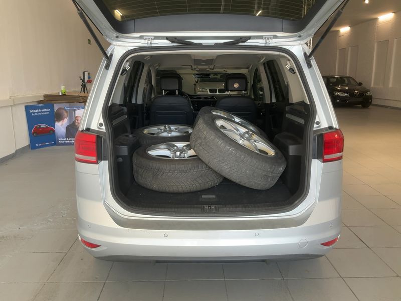 Volkswagen Touran 1.5 TSI ACT IQ.DRIVE — zdjęcie 10