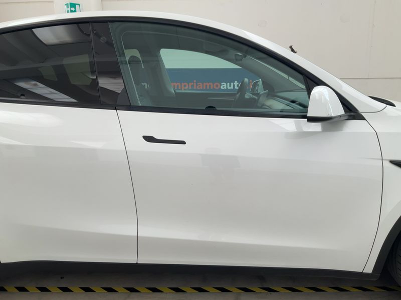 Tesla Model Y Standard Range — zdjęcie 7