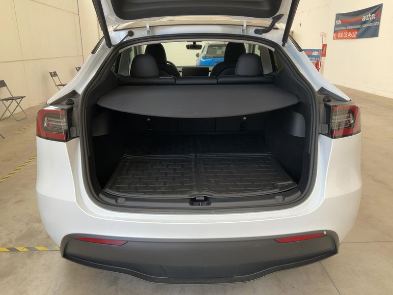 Tesla Model Y Standard Range — zdjęcie 10