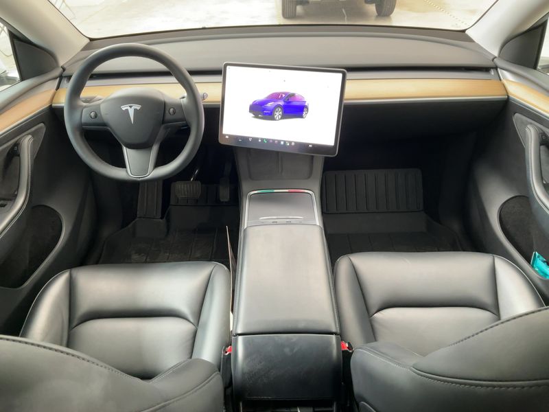 Tesla Model Y Standard Range — zdjęcie 12