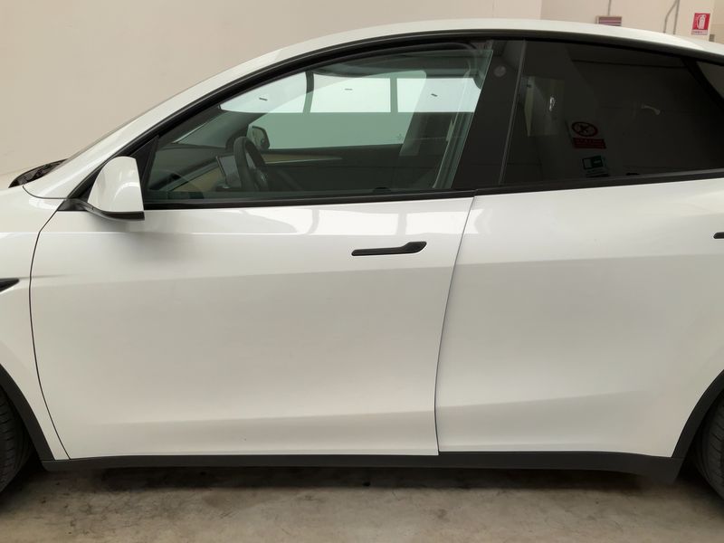 Tesla Model Y Standard Range — zdjęcie 4