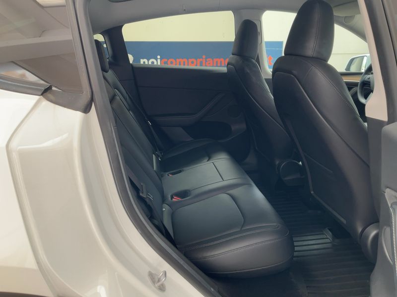 Tesla Model Y Standard Range — zdjęcie 14