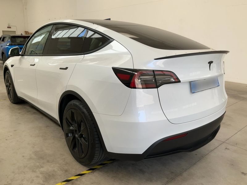 Tesla Model Y Standard Range — zdjęcie 3