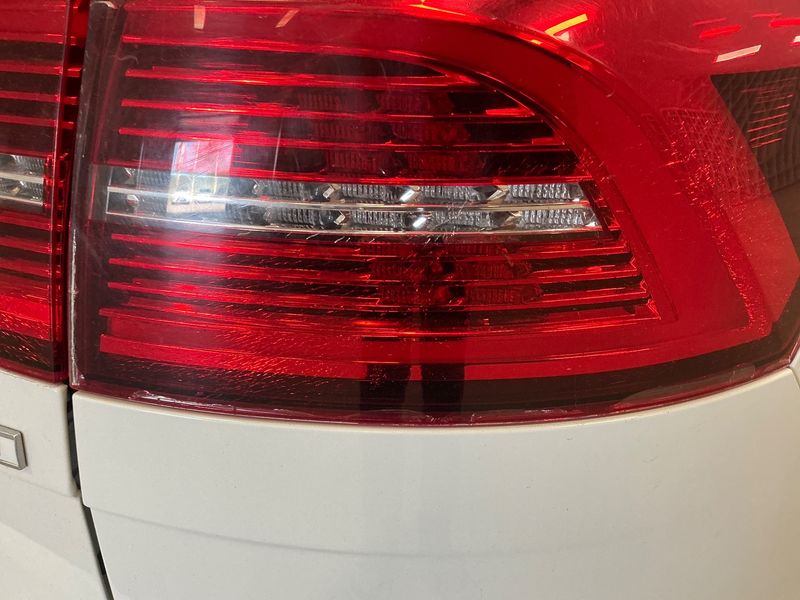 Volkswagen Passat 2.0 TDI Highline BlueMotion Tech 2015 – снимка 32