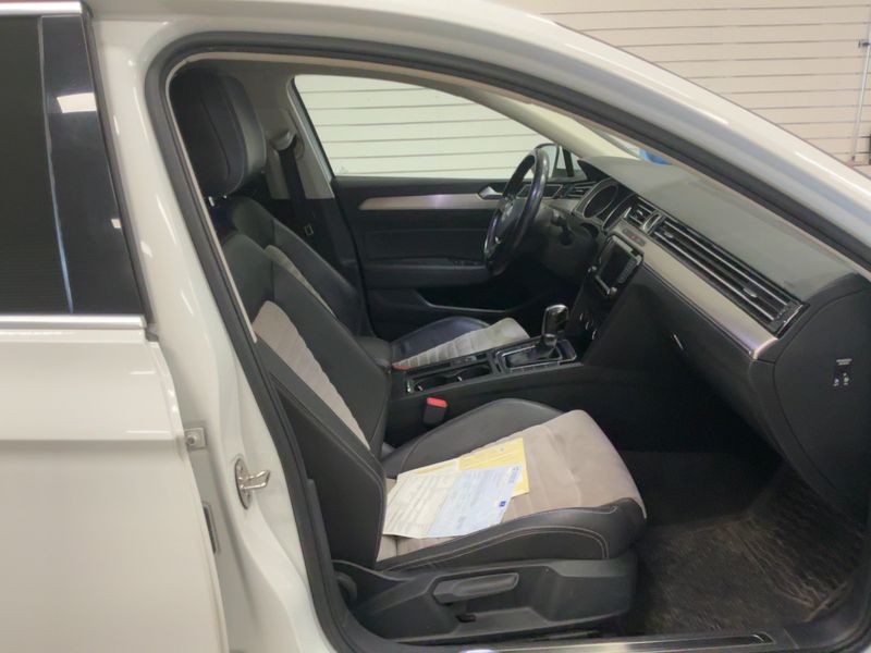 Volkswagen Passat 2.0 TDI Highline BlueMotion Tech 2015 – снимка 17