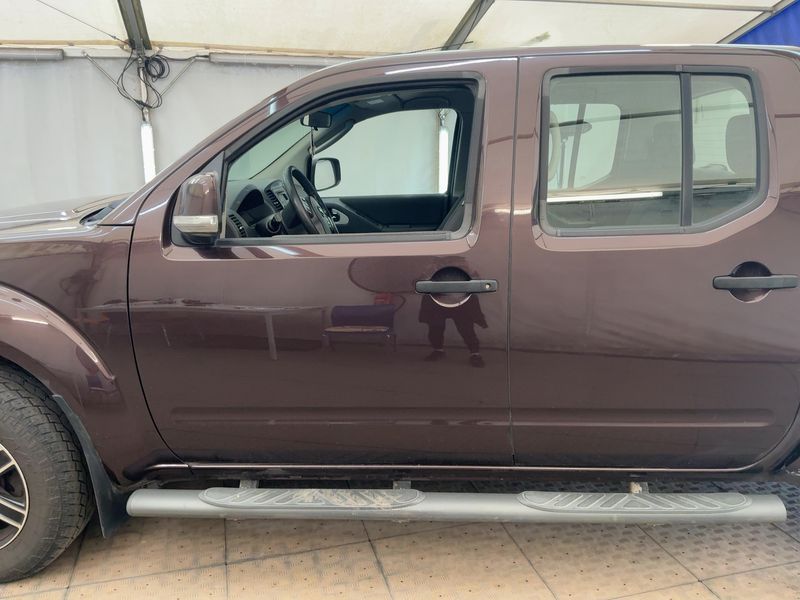 Nissan Navara Pick-up 2.5 dCi Double Cab SE 4x4 — zdjęcie 4