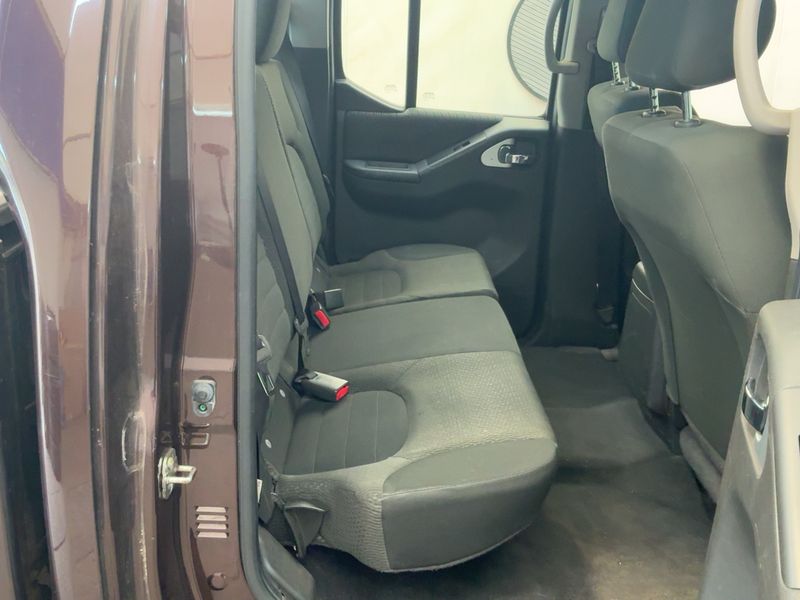 Nissan Navara Pick-up 2.5 dCi Double Cab SE 4x4 — zdjęcie 14