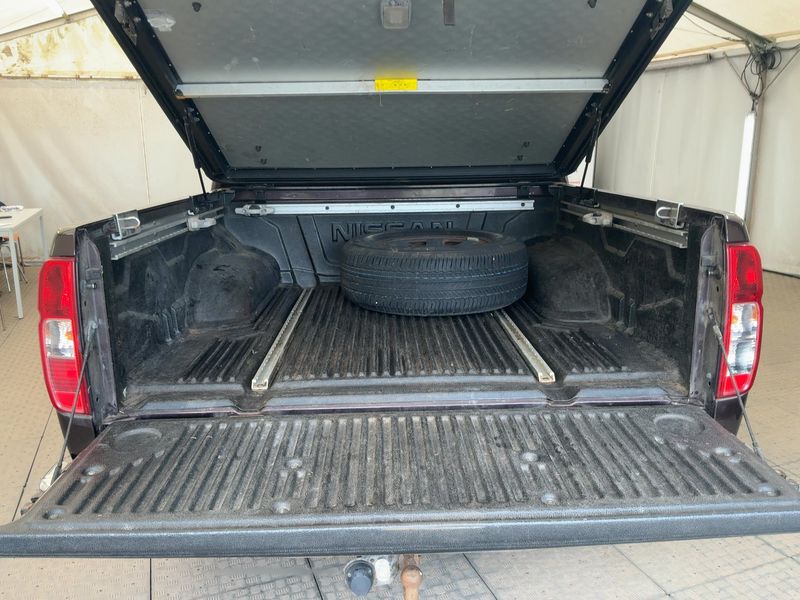Nissan Navara Pick-up 2.5 dCi Double Cab SE 4x4 — zdjęcie 10