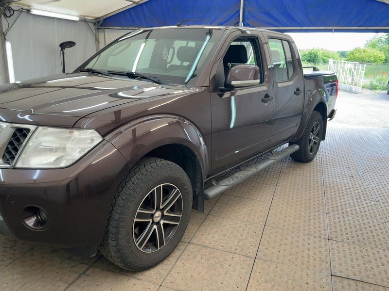 Nissan Navara Pick-up 2.5 dCi Double Cab SE 4x4 — zdjęcie 2