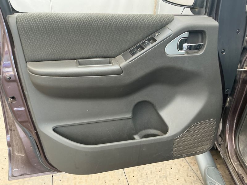 Nissan Navara Pick-up 2.5 dCi Double Cab SE 4x4 2014 – снимка 29