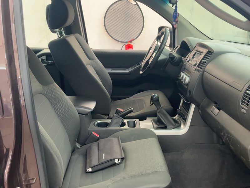 Nissan Navara Pick-up 2.5 dCi Double Cab SE 4x4 — zdjęcie 11