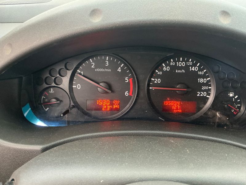 Nissan Navara Pick-up 2.5 dCi Double Cab SE 4x4 — zdjęcie 13