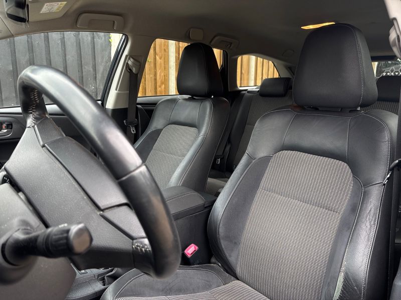 Toyota Auris Touring Sports 1.8 Hybrid Executive — zdjęcie 9