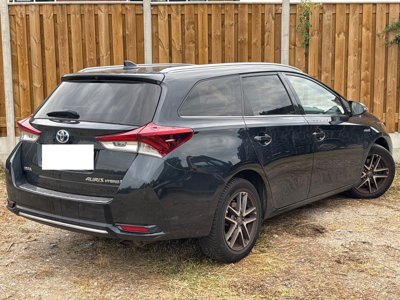Toyota Auris Touring Sports 1.8 Hybrid Executive — zdjęcie 5