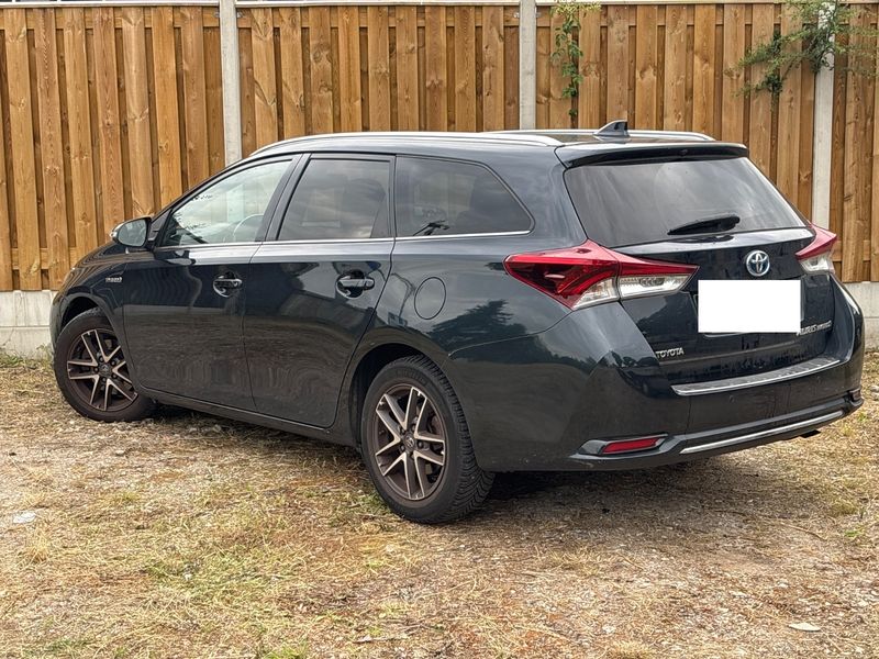 Toyota Auris Touring Sports 1.8 Hybrid Executive — zdjęcie 4