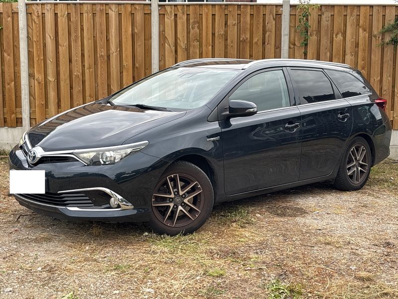 Toyota Auris Touring Sports 1.8 Hybrid Executive — zdjęcie 2
