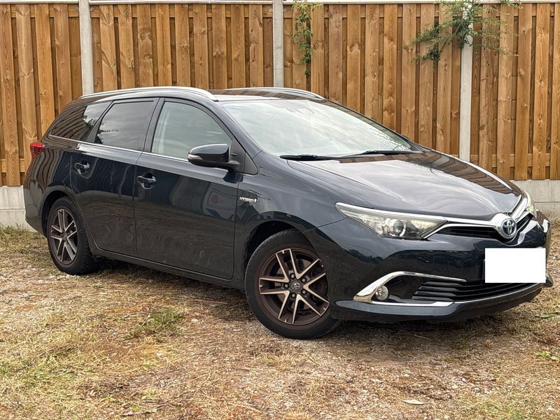 Toyota Auris Touring Sports 1.8 Hybrid Executive — zdjęcie 7