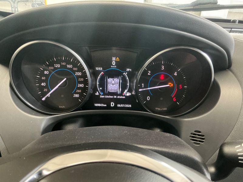 Jaguar XE 20d R-Sport — zdjęcie 13