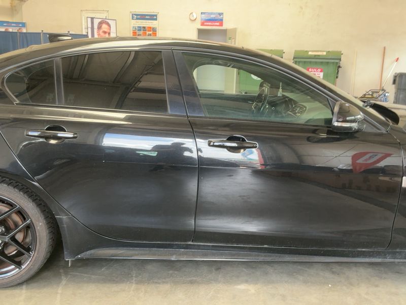 Jaguar XE 20d R-Sport — zdjęcie 7