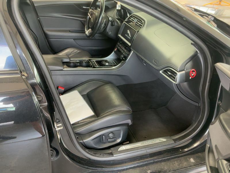 Jaguar XE 20d R-Sport — zdjęcie 11