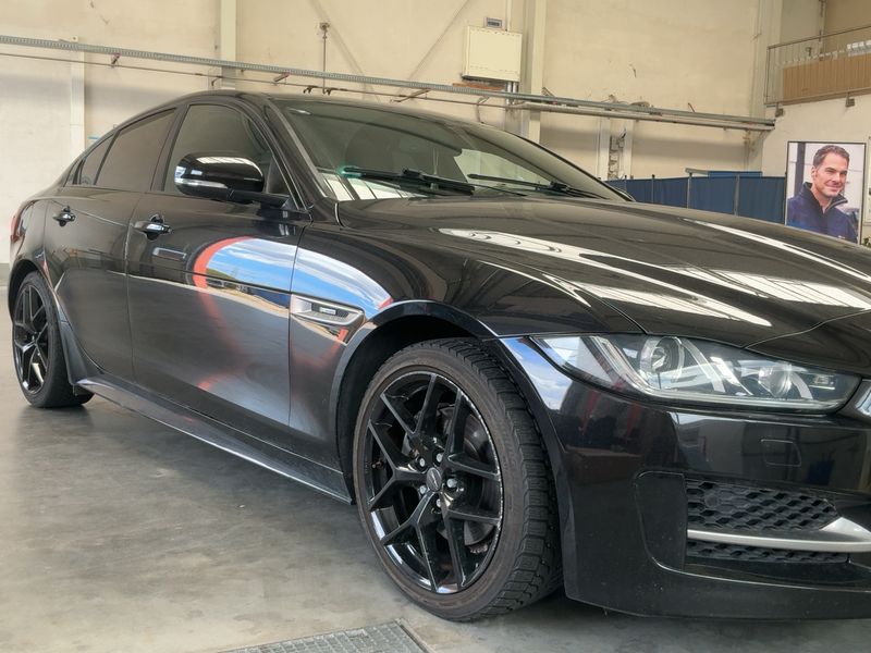 Jaguar XE 20d R-Sport — zdjęcie 8