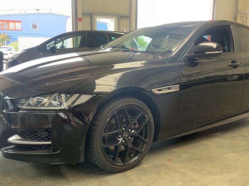 Jaguar XE 20d R-Sport — zdjęcie 2
