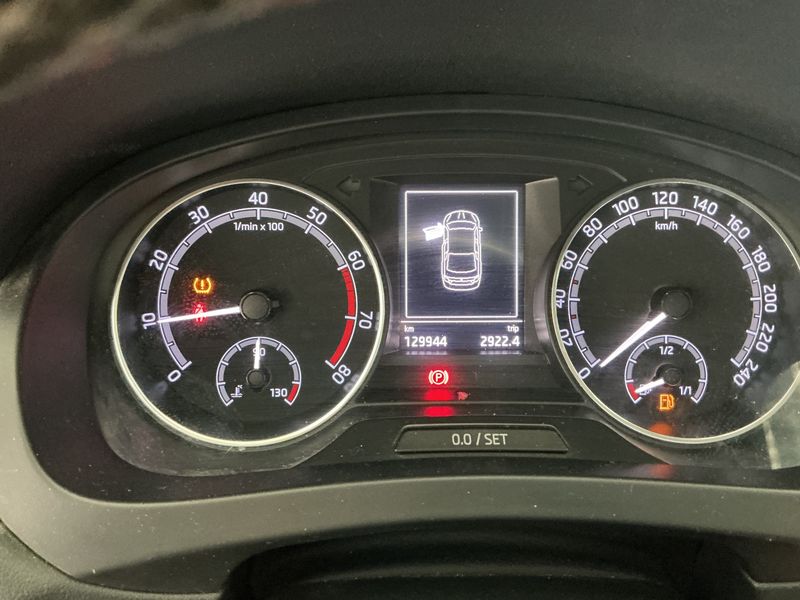 Skoda Rapid 1.0 TSI Ambition — zdjęcie 13