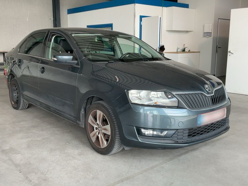 Skoda Rapid 1.0 TSI Ambition — zdjęcie 8