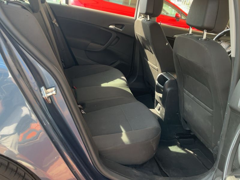 Opel Insignia 2.0 CDTI Selective — zdjęcie 14