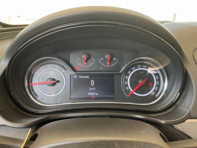 Opel Insignia 2.0 CDTI Selective — zdjęcie 13