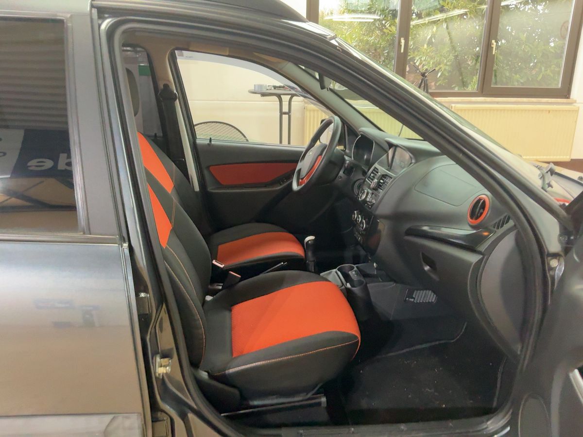 Lada Kalina 2018 — photo 17