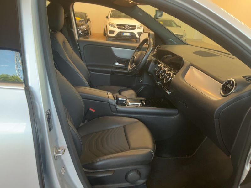 Mercedes-Benz GLA-Klasse GLA 200 d Style 2022 – снимка 16