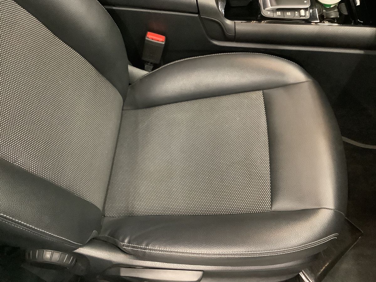 Mercedes-Benz GLB-Klasse 2021 — photo 28