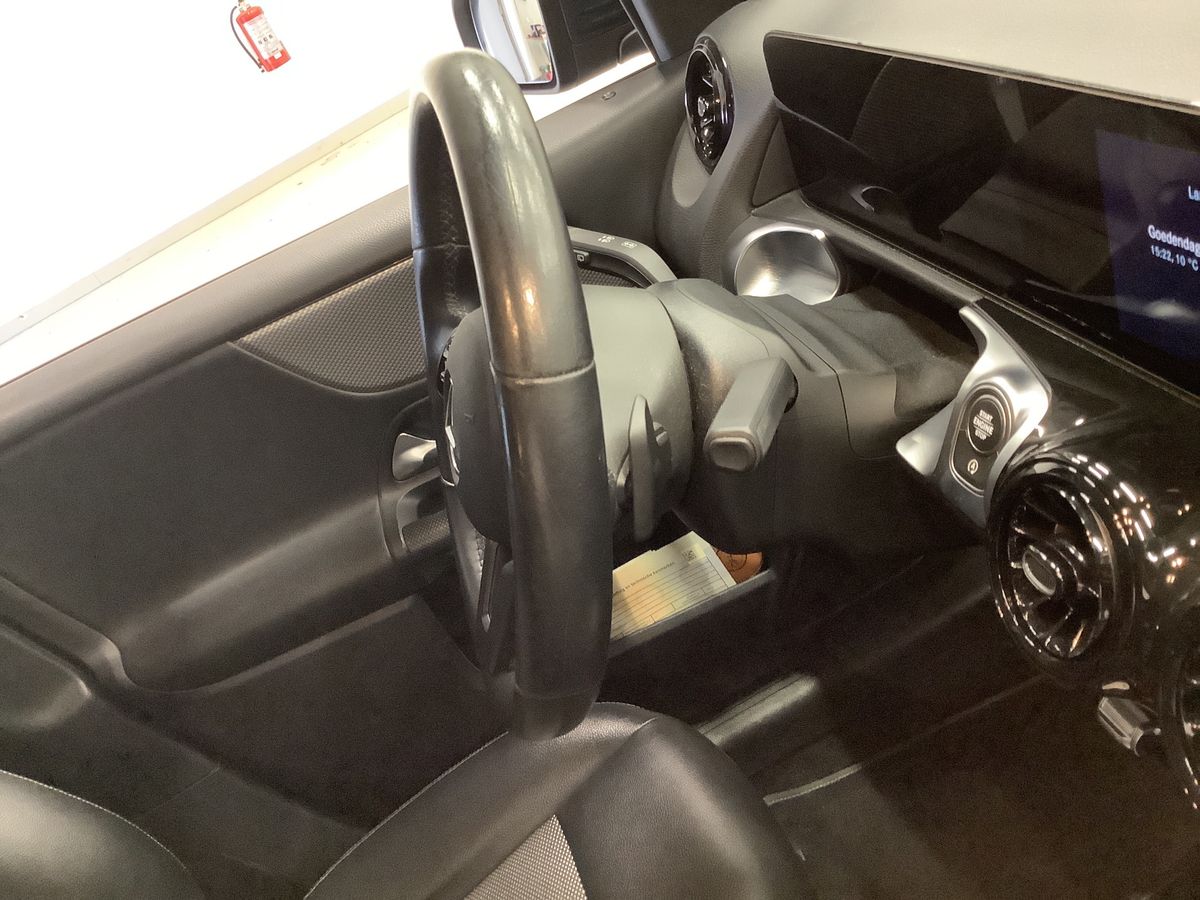 Mercedes-Benz GLB-Klasse 2021 — photo 29