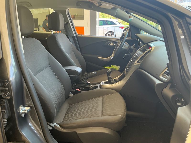 Opel Astra 1.3 CDTI Enjoy — zdjęcie 11