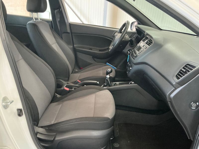 Hyundai i20 1.2 Edition #Clim — zdjęcie 11
