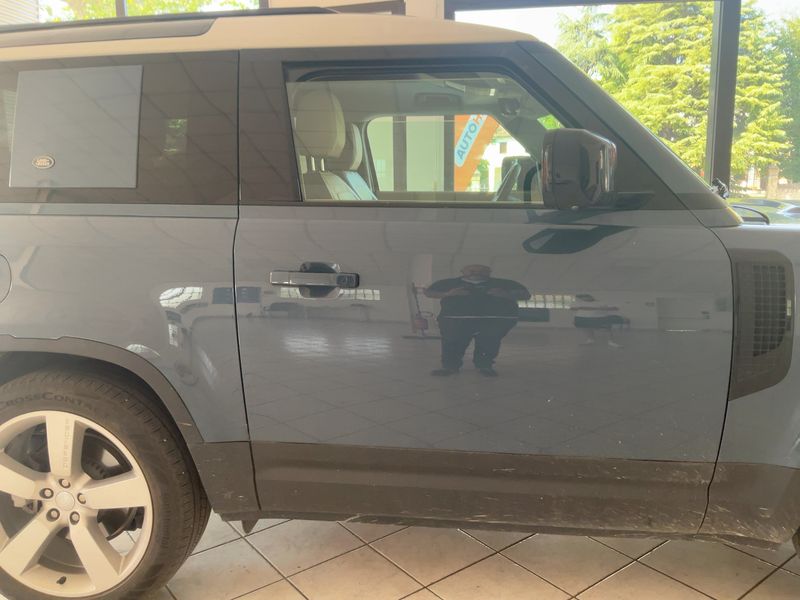 Land Rover Defender D300 Mild-Hybrid 90 SE — zdjęcie 7