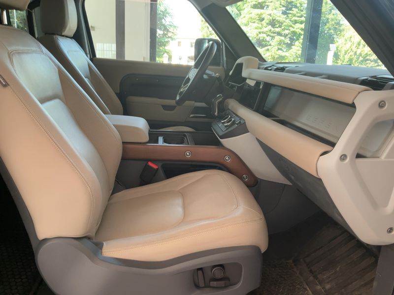 Land Rover Defender D300 Mild-Hybrid 90 SE — zdjęcie 11