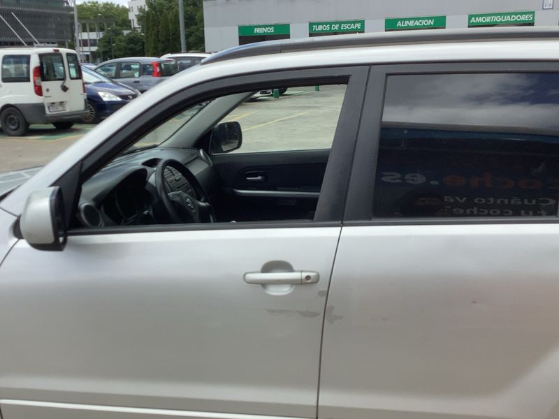 Suzuki Grand Vitara 1.9 DDiS 5 portes — zdjęcie 4