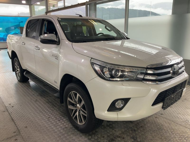 Toyota Hilux 2.4 D-4D Double Cab Lounge 4x4 — zdjęcie 8
