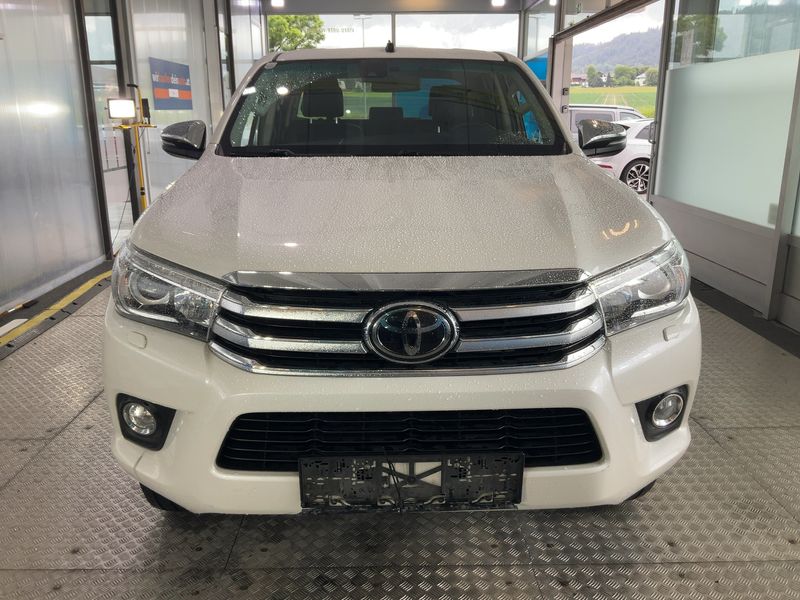 Toyota Hilux 2.4 D-4D Double Cab Lounge 4x4 — zdjęcie 9