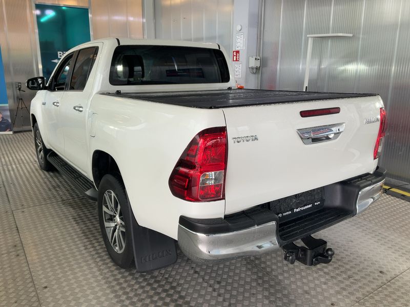 Toyota Hilux 2.4 D-4D Double Cab Lounge 4x4 — zdjęcie 3