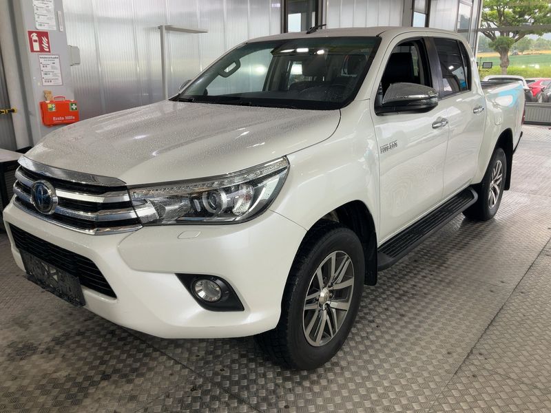 Toyota Hilux 2.4 D-4D Double Cab Lounge 4x4 — zdjęcie 1