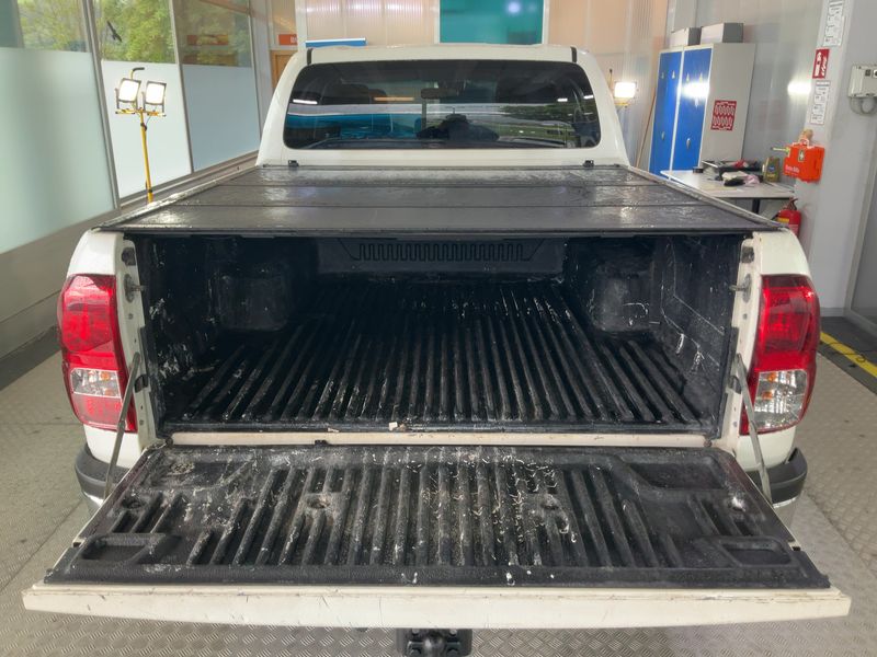 Toyota Hilux 2.4 D-4D Double Cab Lounge 4x4 — zdjęcie 10
