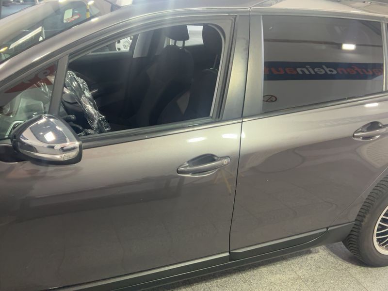 Peugeot 2008 1.6 e-HDi Style 2015 – снимка 4