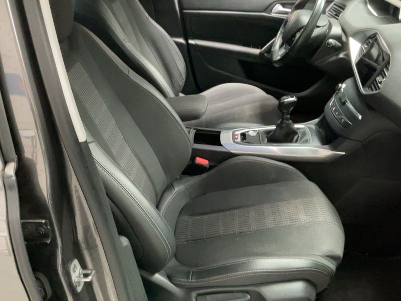 Peugeot 308 1.2 PureTech Allure Pack — zdjęcie 11